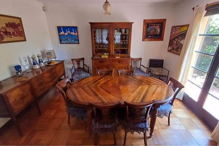 Excepcional casa en gran terreno/ premio nobel