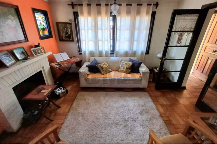 Excepcional casa en gran terreno/ premio nobel