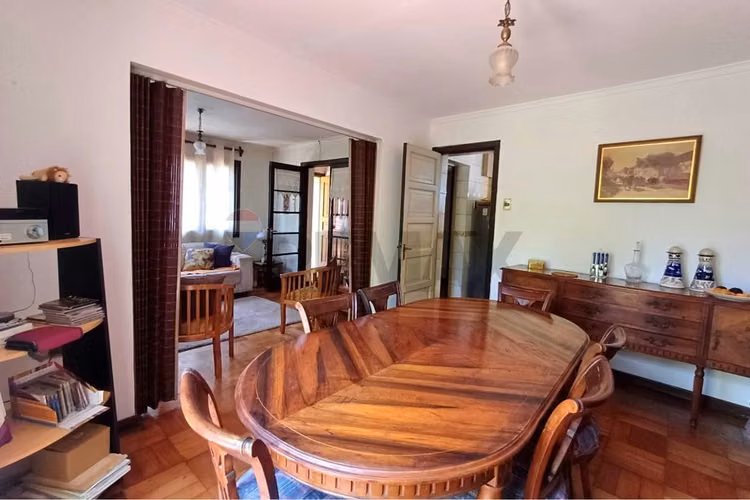 Excepcional casa en gran terreno/ premio nobel