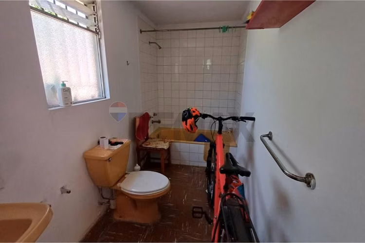 Excepcional casa en gran terreno/ premio nobel