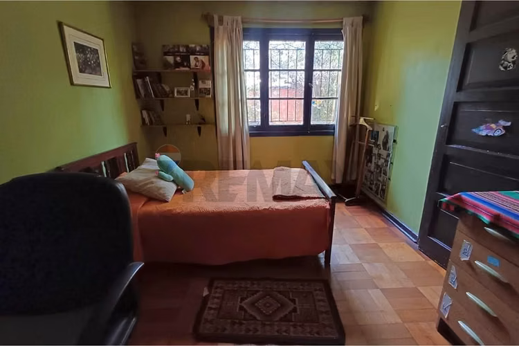 Excepcional casa en gran terreno/ premio nobel
