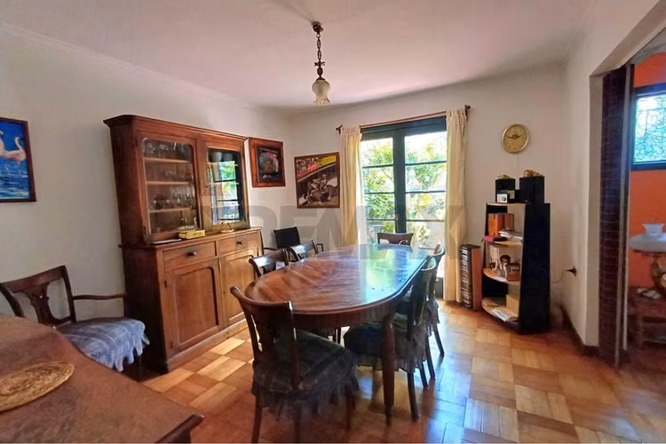 Excepcional casa en gran terreno/ premio nobel