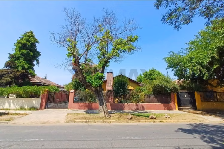 Excepcional casa en gran terreno/ premio nobel