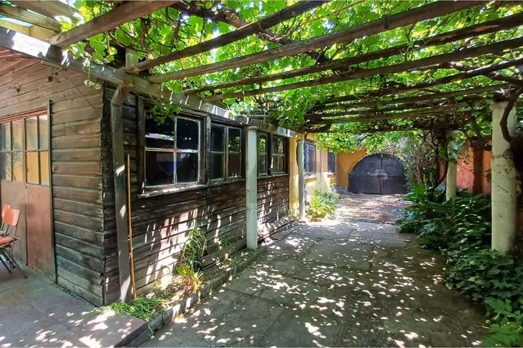 Excepcional casa en gran terreno/ premio nobel