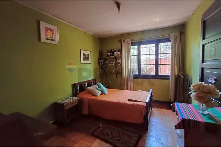 Excepcional casa en gran terreno/ premio nobel