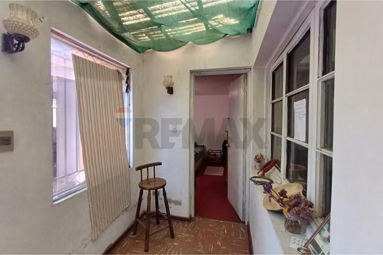 Excepcional casa en gran terreno/ premio nobel