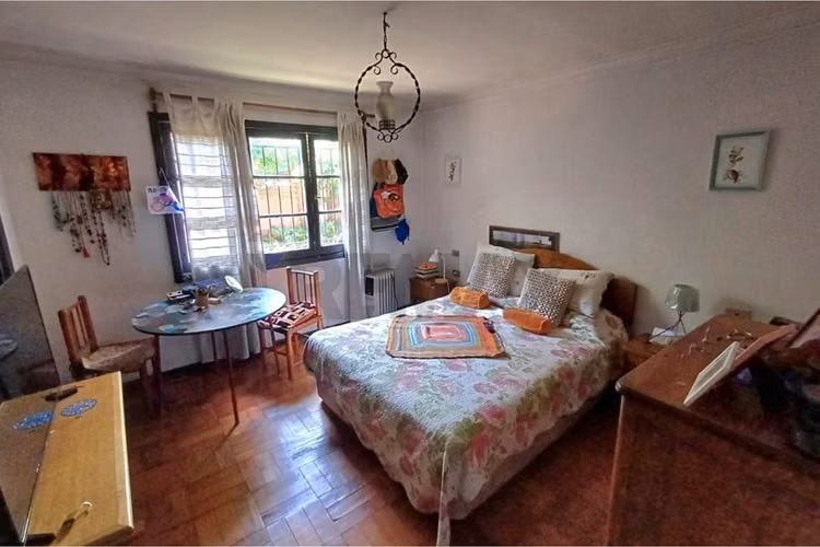 Excepcional casa en gran terreno/ premio nobel