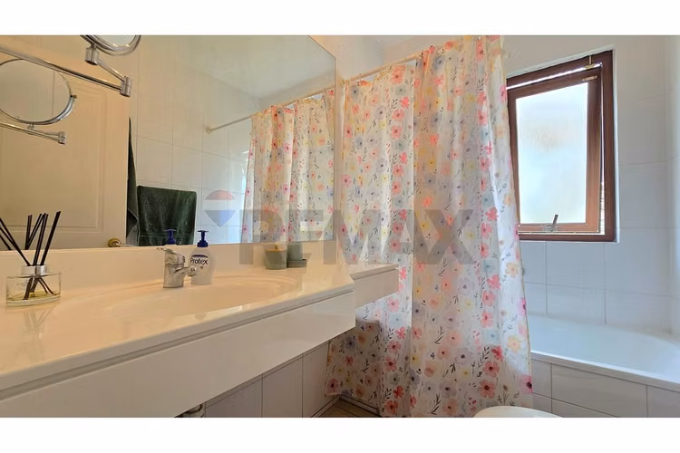 Amplia, cómoda, en condominio