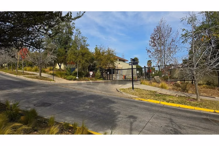 Amplia, cómoda, en condominio