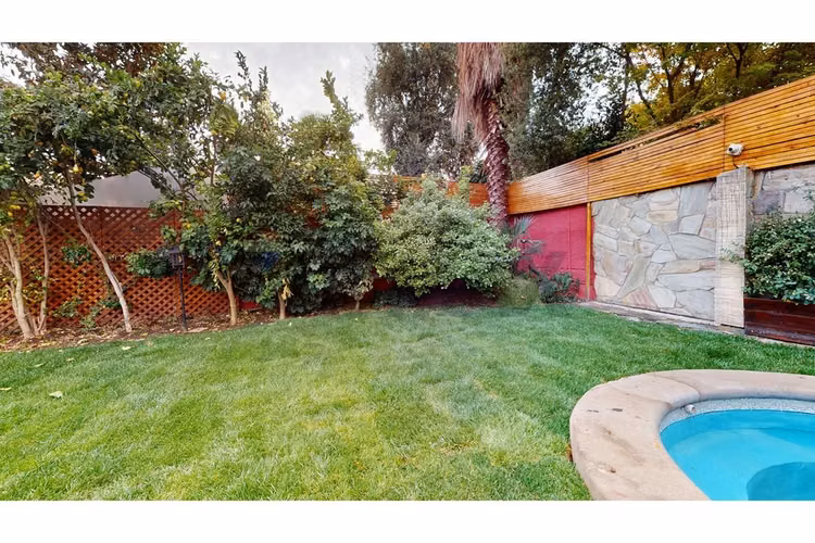 Casa en venta con gran patio y piscina
