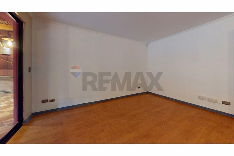 Casa en venta con gran patio y piscina