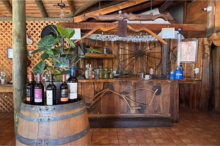 Casa, restaurant y hostal en san vicente de t.t.