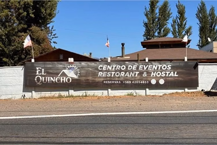 Casa, restaurant y hostal en san vicente de t.t.