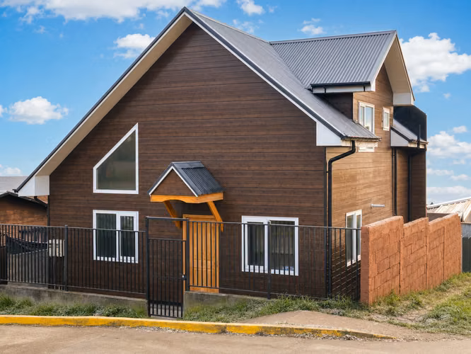 ARRIENDO CASA NUEVA EN COYHAIQUE