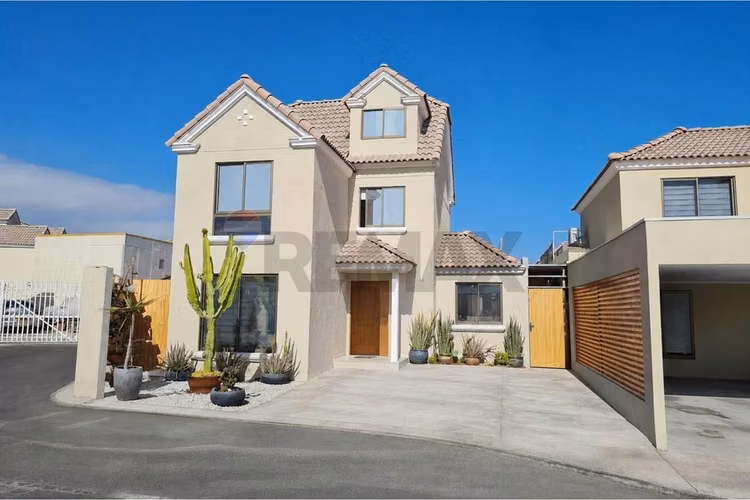 Amplia casa en venta costa laguna 4d 3b