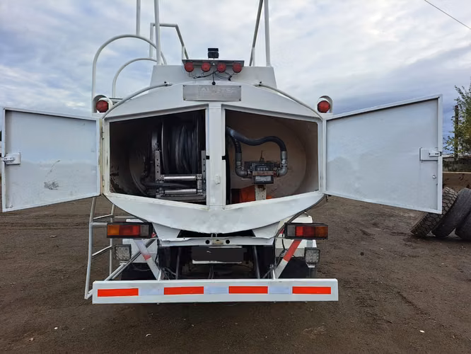 CAMIÓN DE COMBUSTIBLE 5M3 MITSUBISHI CANTER 915. AÑO: 2018