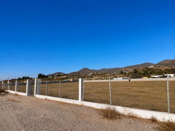  Terreno Plano de Amplia Superficie en Excelente Ubicación.