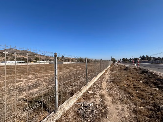  Terreno Plano de Amplia Superficie en Excelente Ubicación.