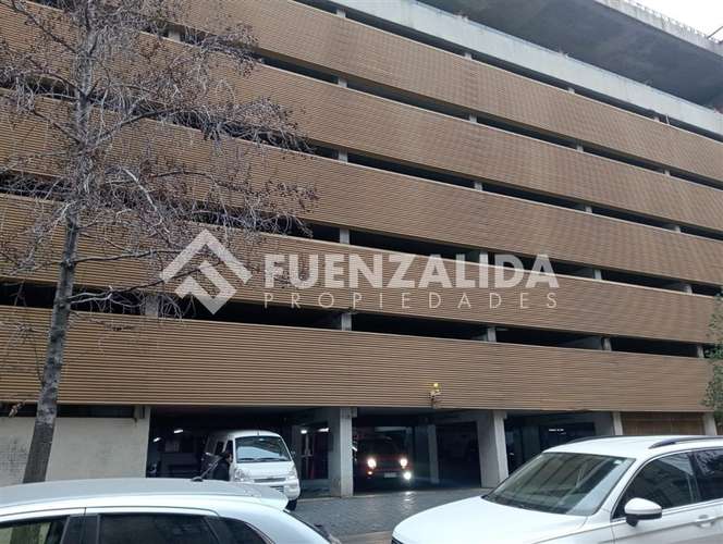 Venta de estacionamiento 24 horas en Santiago, Santa Lucia