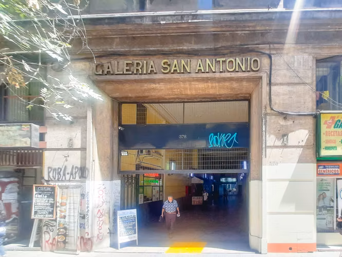 Excelente conectividad a 2 cuadras de Metro Plaza de Armas