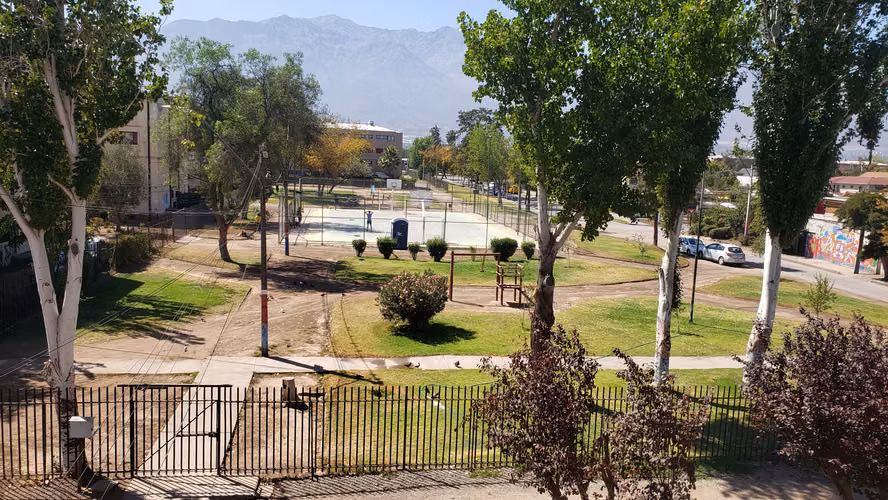 Amplio Departamento de 3 Dormitorios en Villa Presidente Frei, Ñuñoa - Imagen 12
