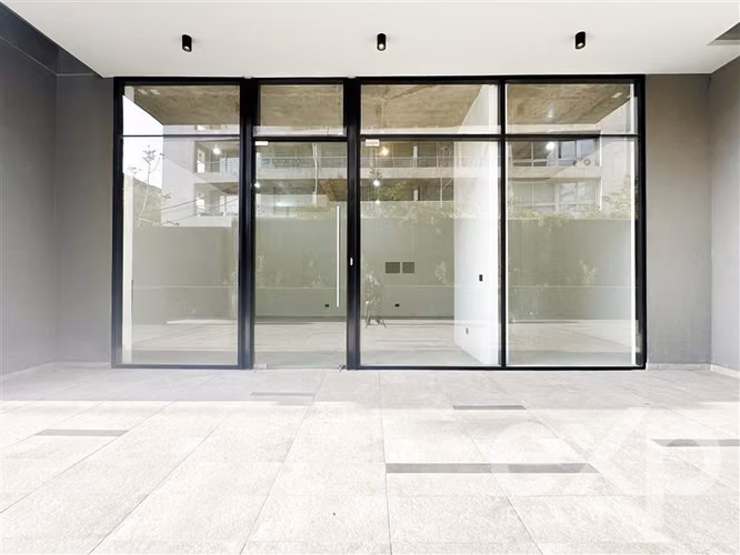 Local Comercial Nuevo en arriendo en Av. Las Condes 60,16 m2
