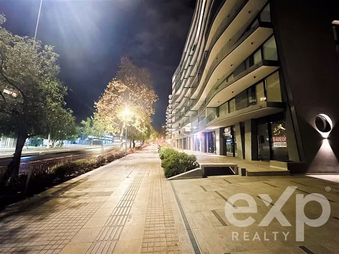 Local Comercial Nuevo en arriendo en Av. Las Condes 60,16 m2