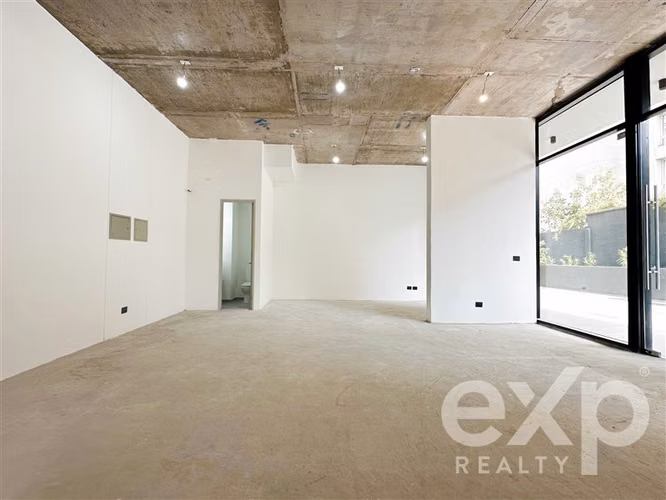 Local Comercial Nuevo en arriendo en Av. Las Condes 60,16 m2