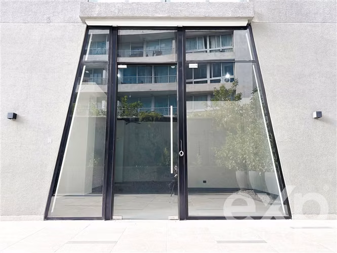 Local Comercial Nuevo en arriendo en Las Condes con 68,45m2