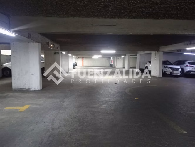 Venta Estacionamiento Santiago, Metro Santa Lucia Biblioteca