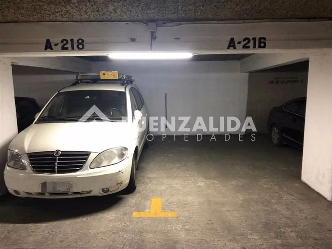 Venta Estacionamiento Santiago, Metro Santa Lucia Biblioteca