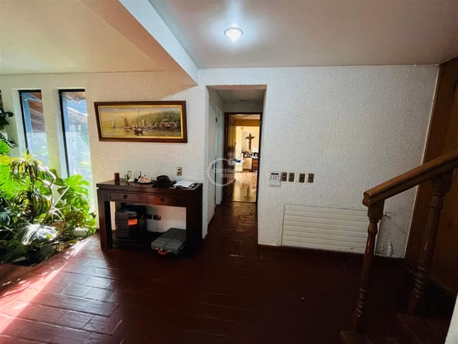 Casa en arriendo de 5 dorm. en Las Condes