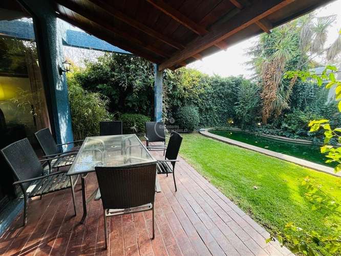 Casa en arriendo de 5 dorm. en Las Condes - Imagen 2