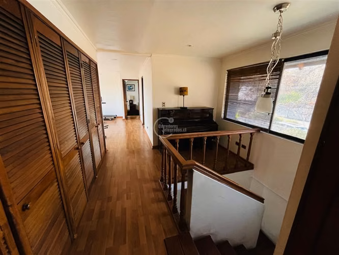 Casa en arriendo de 5 dorm. en Las Condes