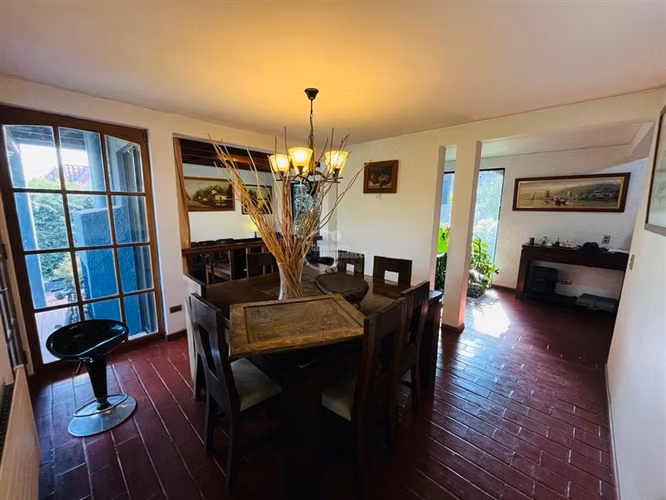 Casa en arriendo de 5 dorm. en Las Condes