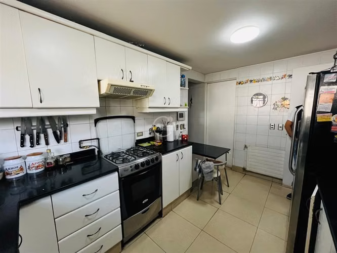 Casa en arriendo de 5 dorm. en Las Condes