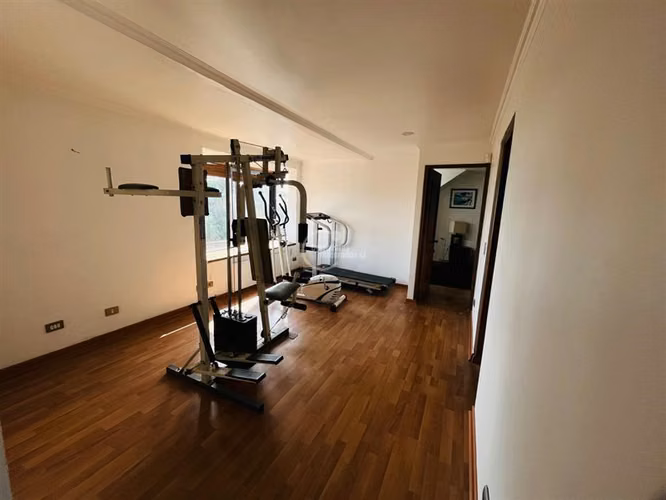 Casa en arriendo de 5 dorm. en Las Condes