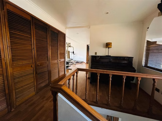Casa en arriendo de 5 dorm. en Las Condes