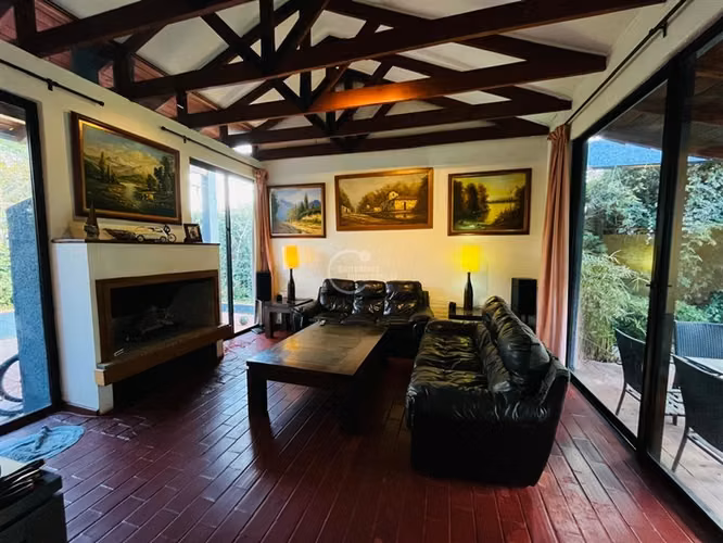 Casa en arriendo de 5 dorm. en Las Condes