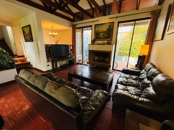 Casa en arriendo de 5 dorm. en Las Condes