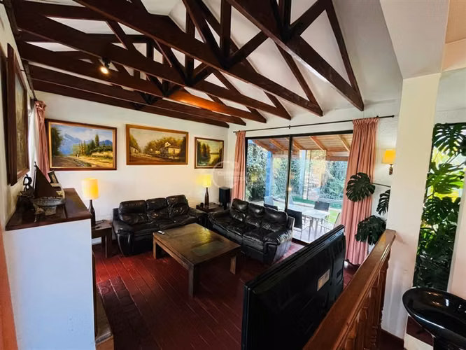 Casa en arriendo de 5 dorm. en Las Condes