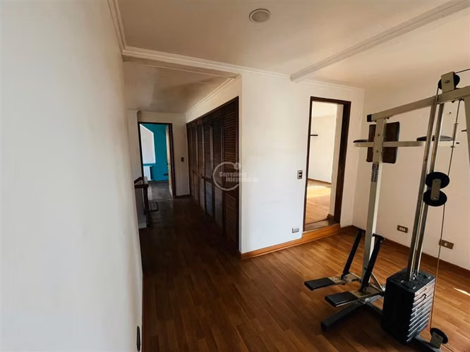 Casa en arriendo de 5 dorm. en Las Condes