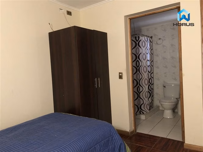 Hostal con local comercial. — Copiapó