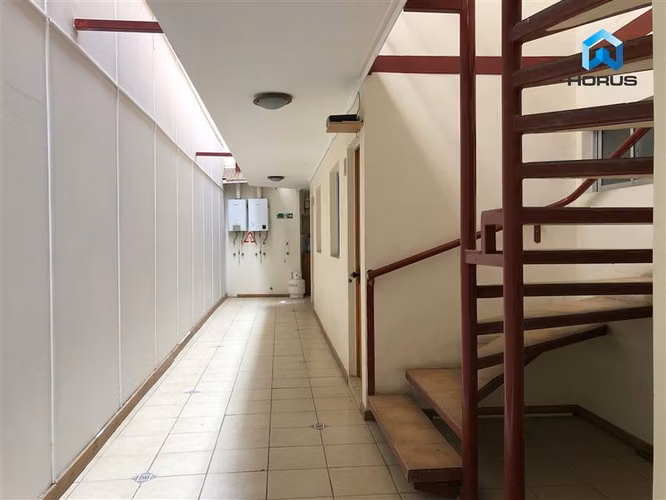 Hostal con local comercial. — Copiapó