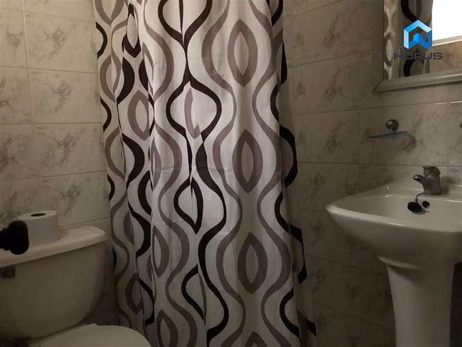 Hostal con local comercial. — Copiapó