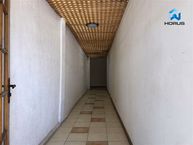 Hostal con local comercial. — Copiapó