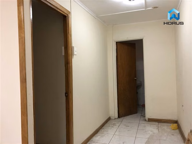Hostal con local comercial. — Copiapó
