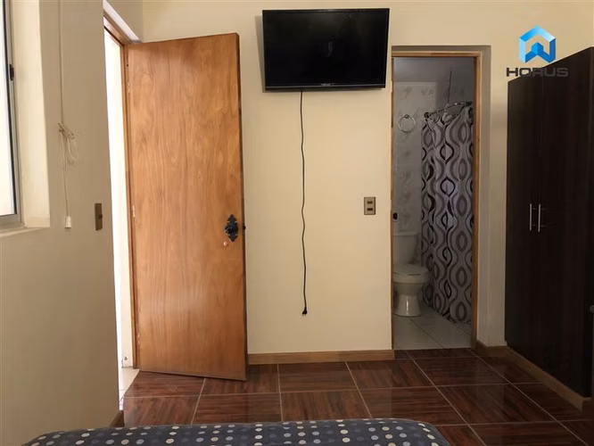 Hostal con local comercial. — Copiapó