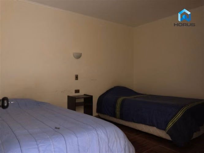 Hostal con local comercial. — Copiapó