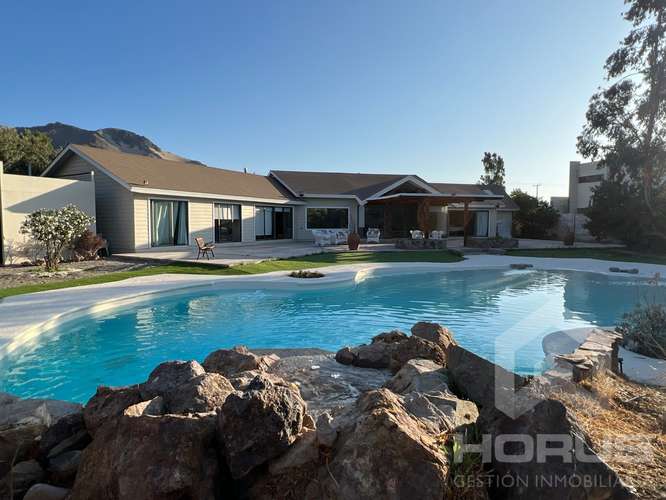 Hermosa casa en sector Chamonate — Copiapó